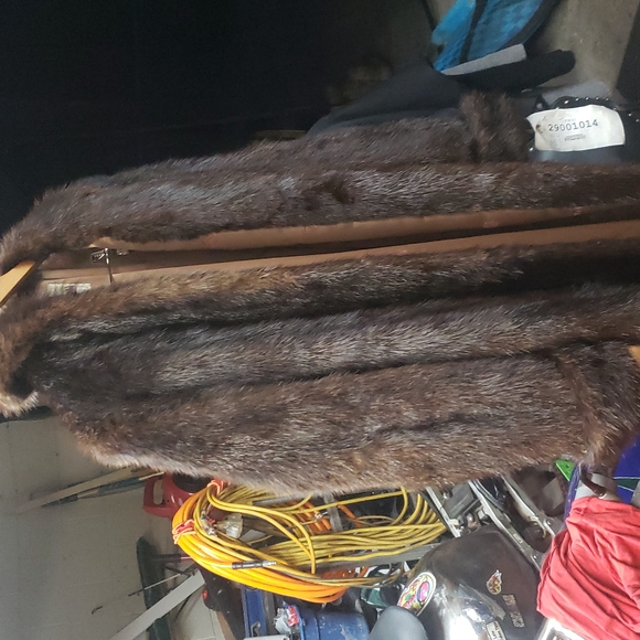 3/4 length Minx coat with blonde minx over shoulder - Picture 1 of 6